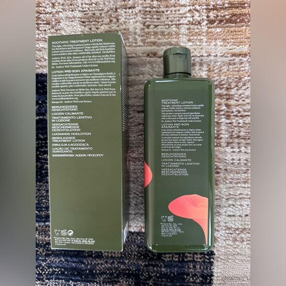 ORIGINS™
Mega-Mushroom Relief & Resilience Soothing Treatment Lotion - Picture 2 of 2